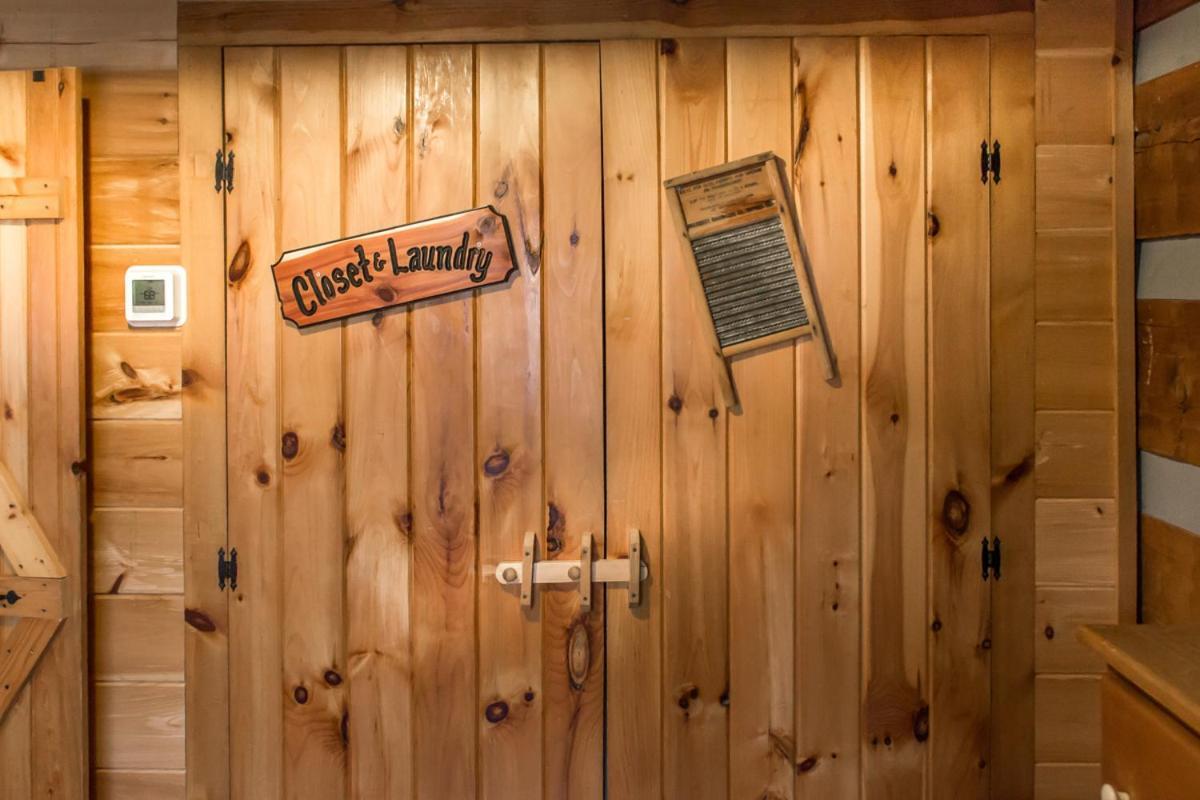 Suits Us Pigeon Forge Exterior photo