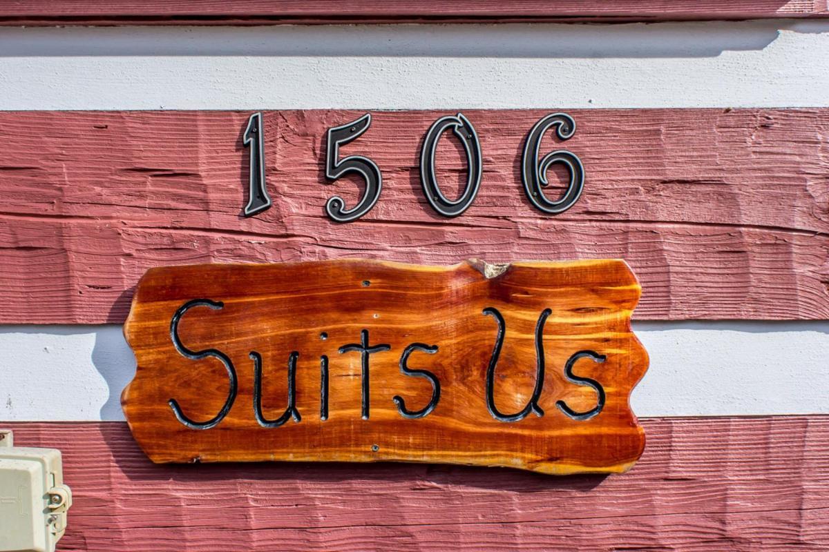 Suits Us Pigeon Forge Exterior photo